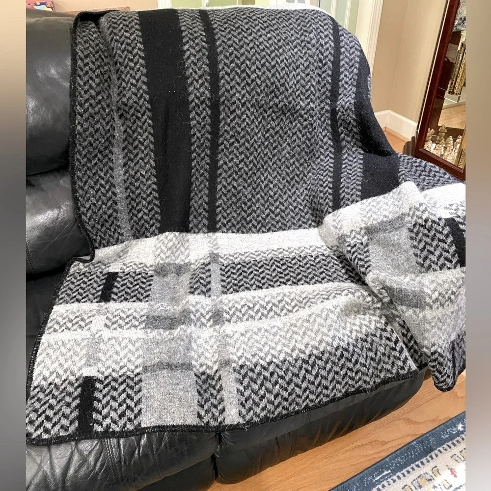 ICEWEAR 100% Icelandic Wool Nordic Black Gray Scandinavian Design Throw Blanket